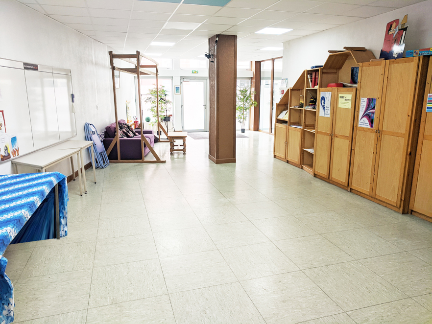 Salle E, une grande salle ouverte directement accessible du hall d'entrée